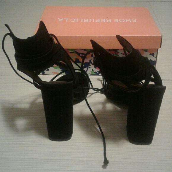 Black Strappy Sandals with tie - Picture 3 of 4